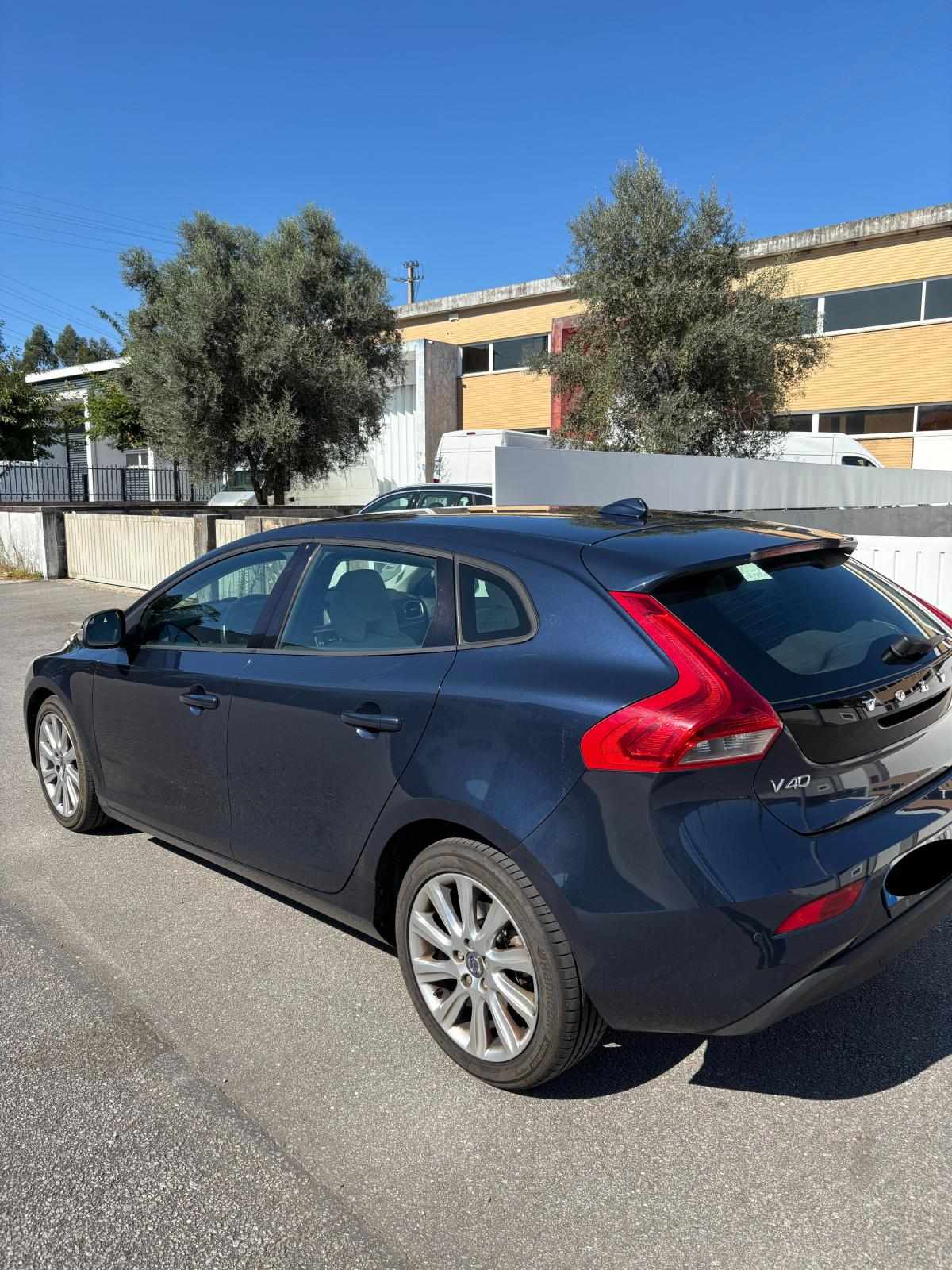 volvo-v40-d2-2013-diesel-1560cc