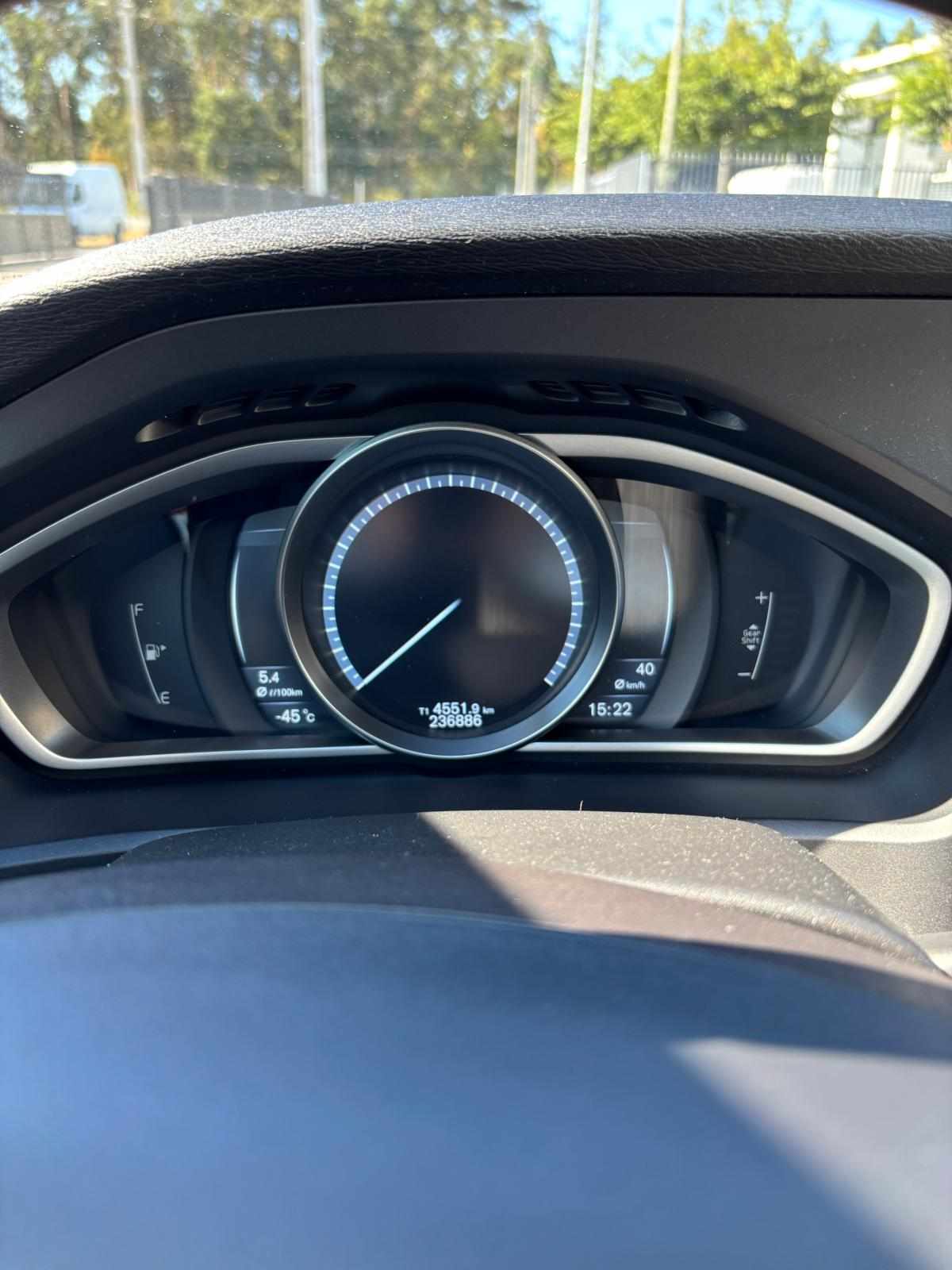 volvo-v40-d2-2013-diesel-1560cc