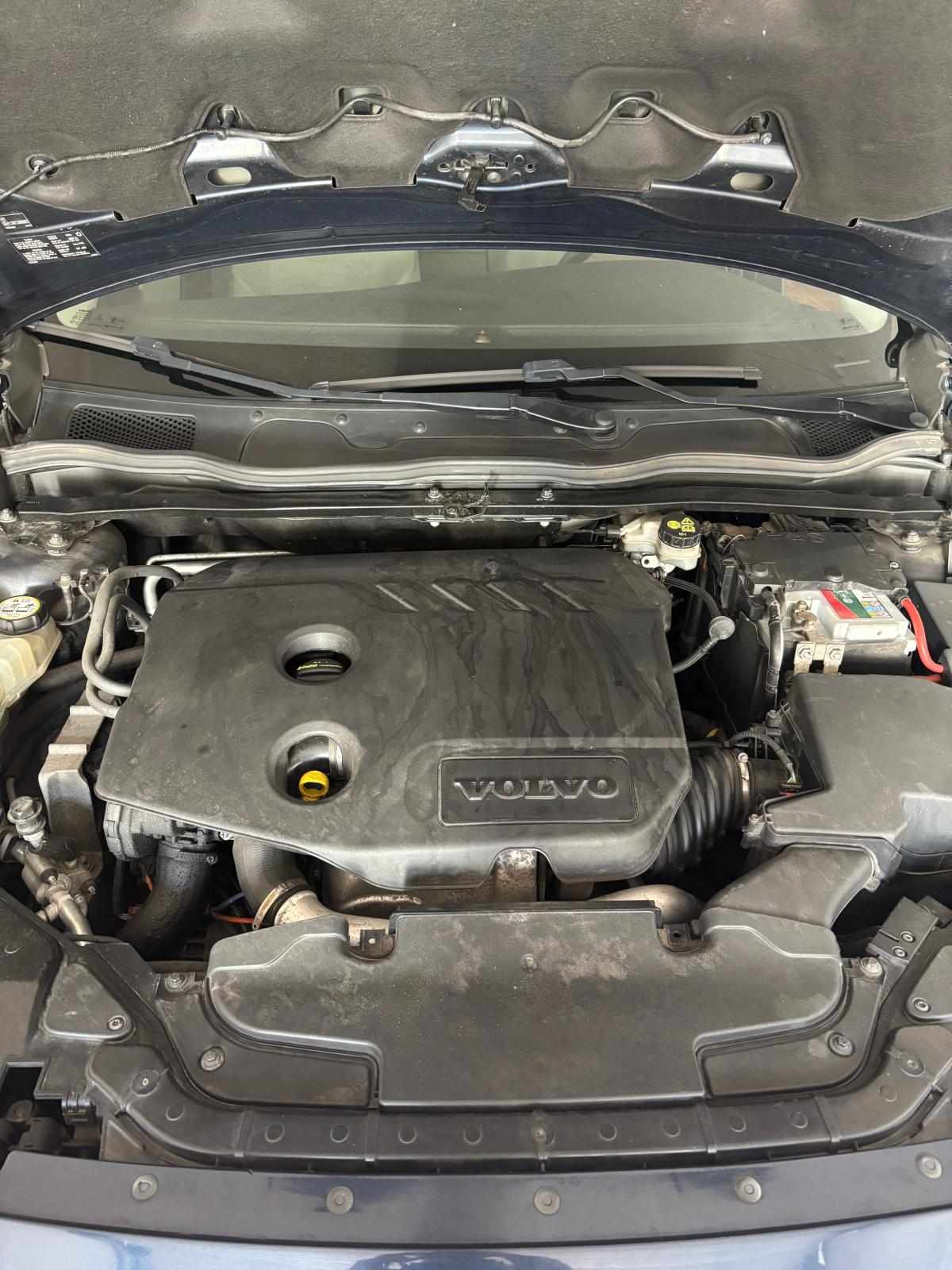volvo-v40-d2-2013-diesel-1560cc