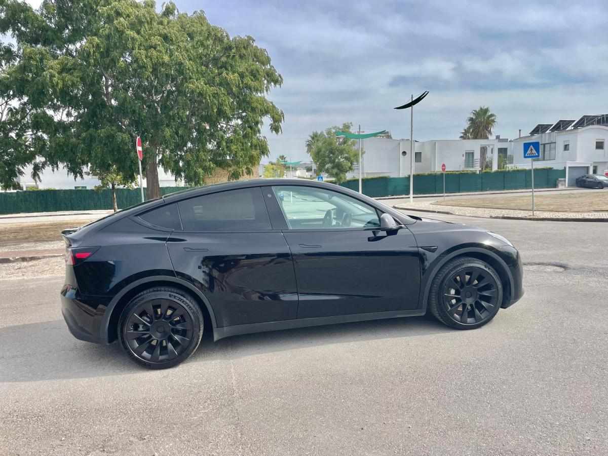 tesla-model-y-standard-range-rwd-2023-eletrico