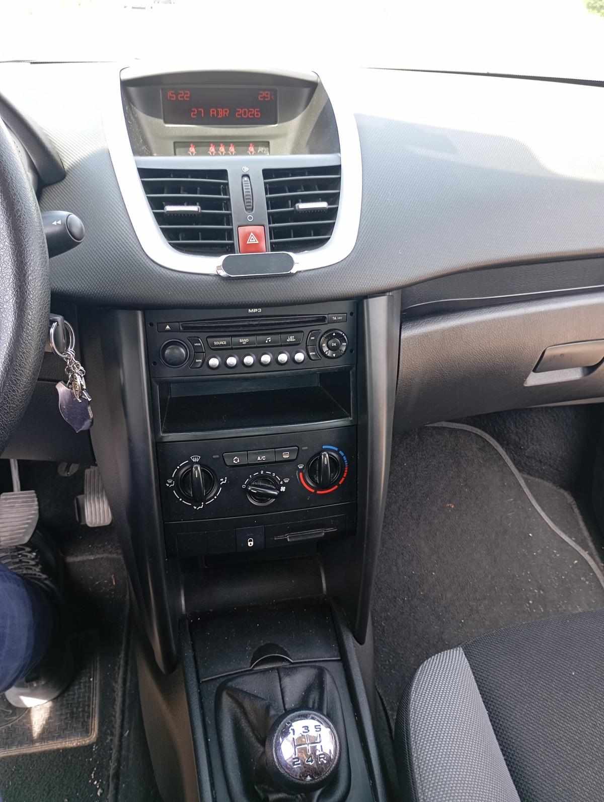 peugeot-207-1-4-hdi-2009-diesel-1398cc